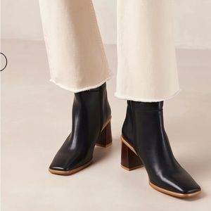 ALOHAS - Black leather ankle boots with contrast block heel - EU 39